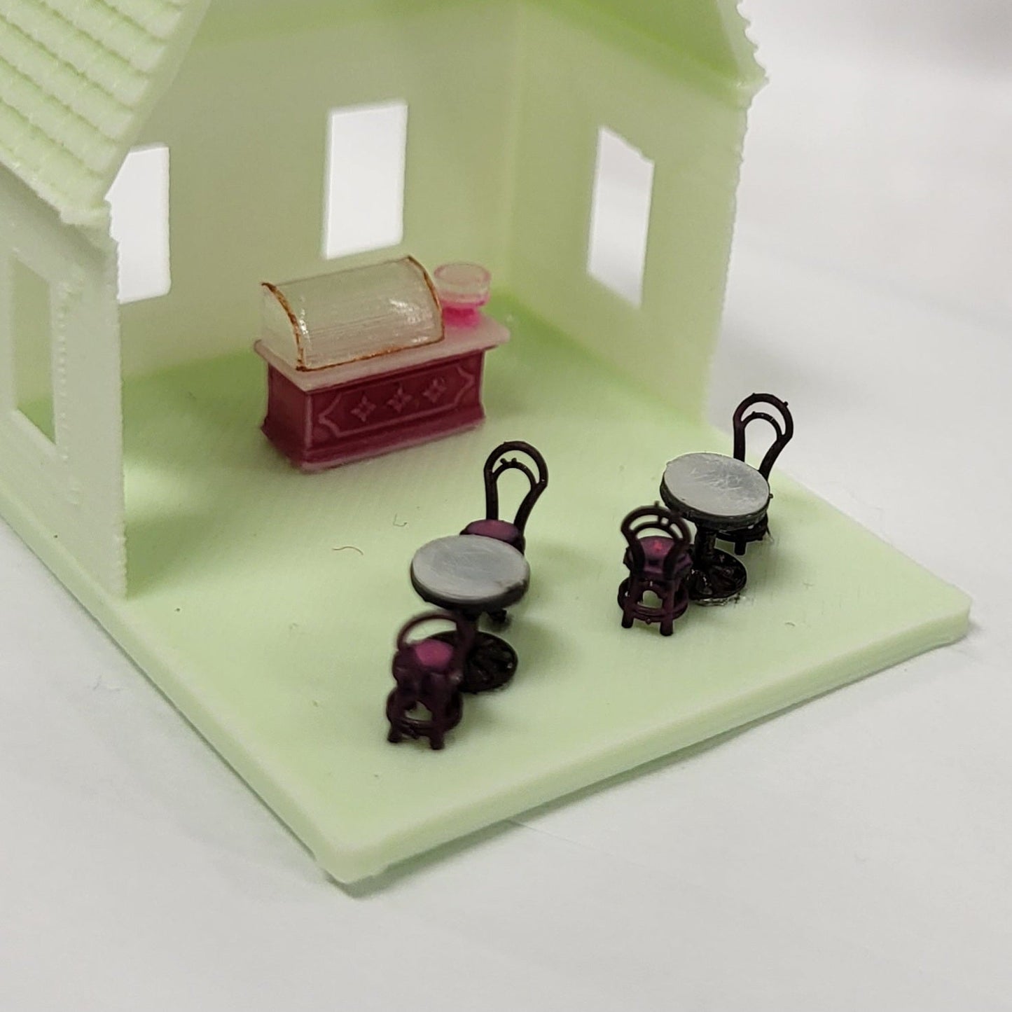 Display Case & Bistro Table/Chairs- 3D Printed Kit - Ivette Orellana - 1/144 Scale Dollhouse Miniature