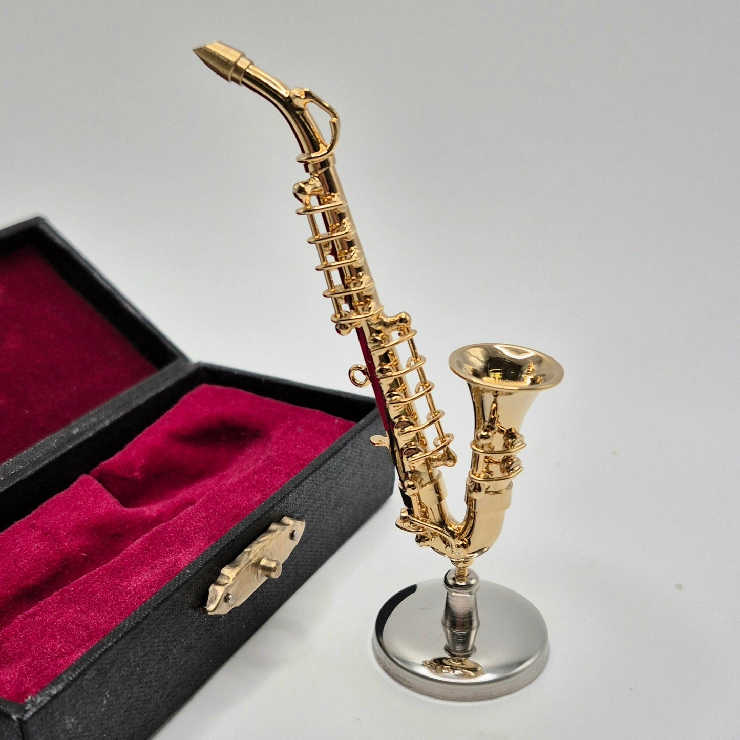 Saxophone - Brass - With Stand - 1/12 Scale Dollhouse Miniature