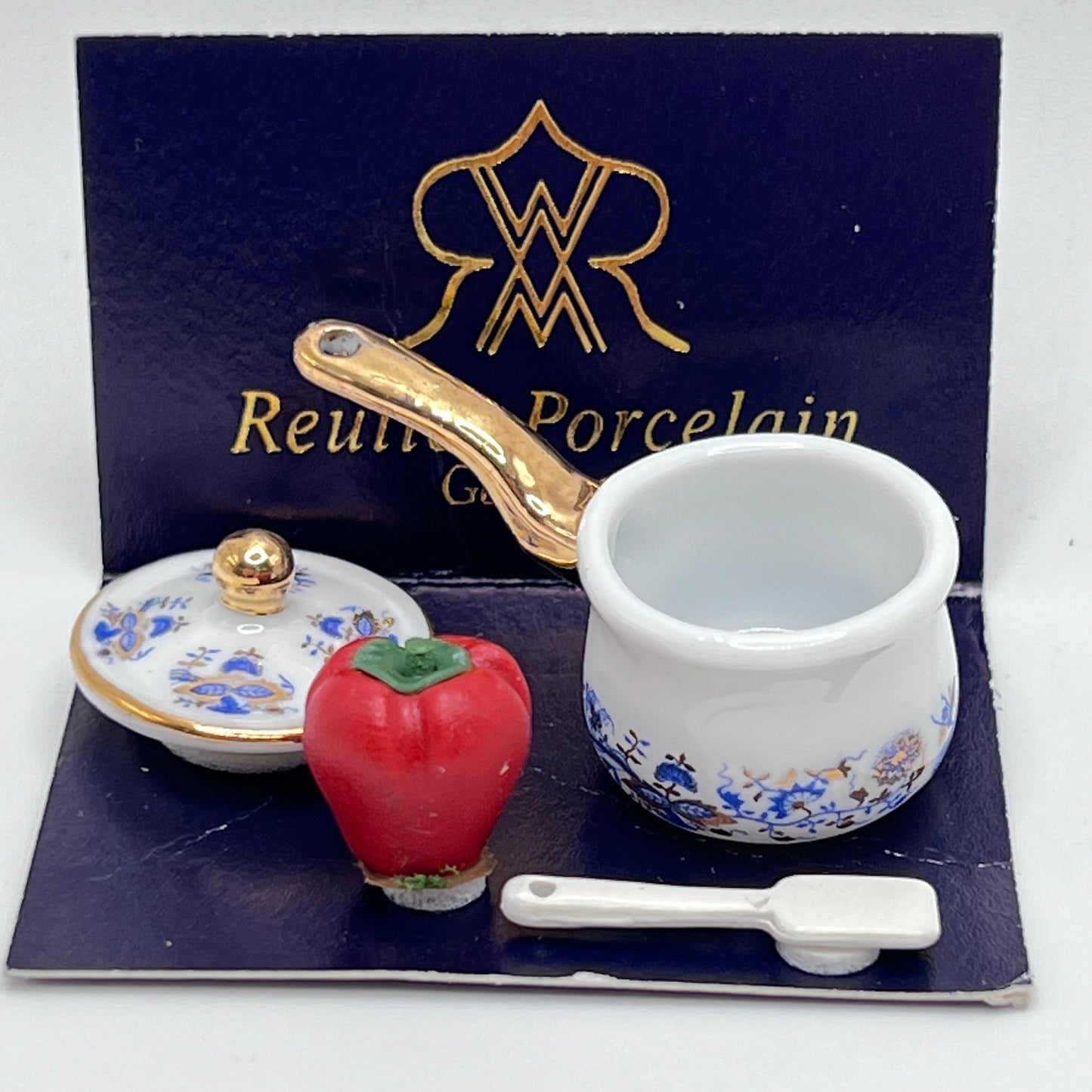 Reutter Porzellan Blue Onion Pattern - White - 1/2 Scale Dollhouse Miniature
