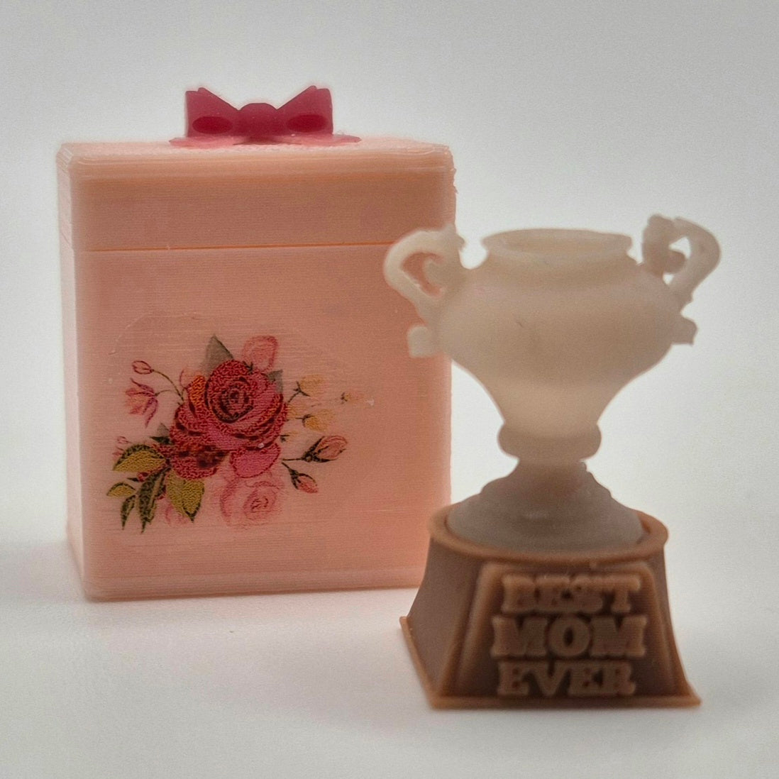 Mother's Day Trophy - 3D Printed Kit - Ivette Orellana - 1/12 Scale Dollhouse Miniature