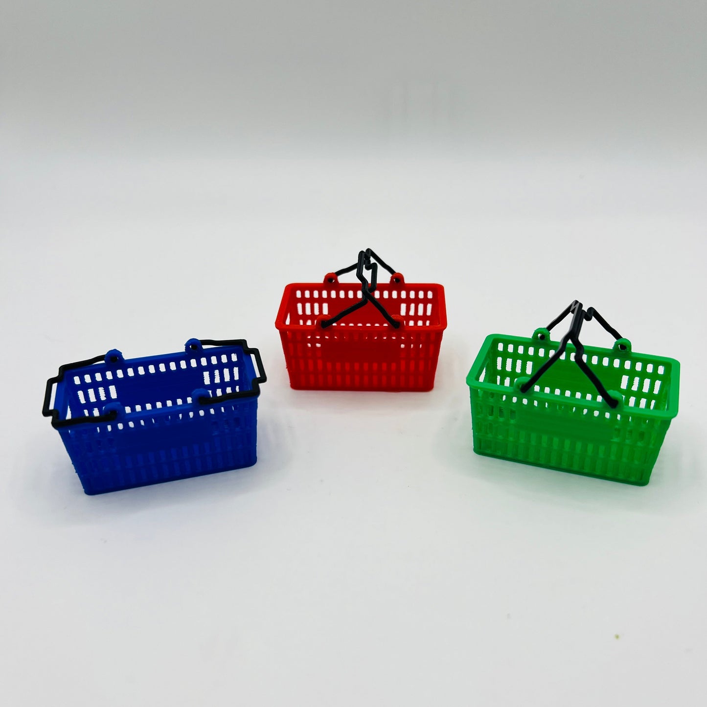 Plastic Shopping Basket - 1/12 Scale Dollhouse Miniature