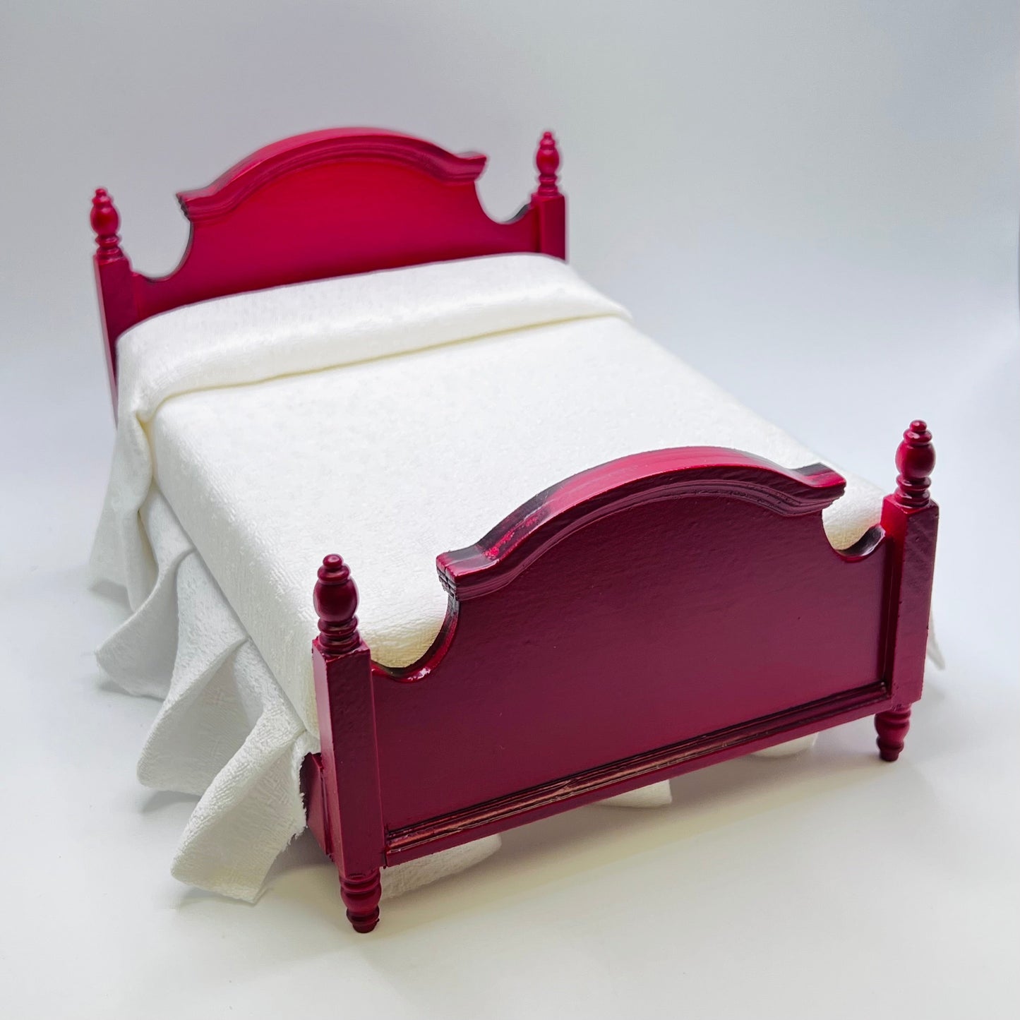 Mahogany Double Bed - 1/12 Scale Dollhouse Miniature