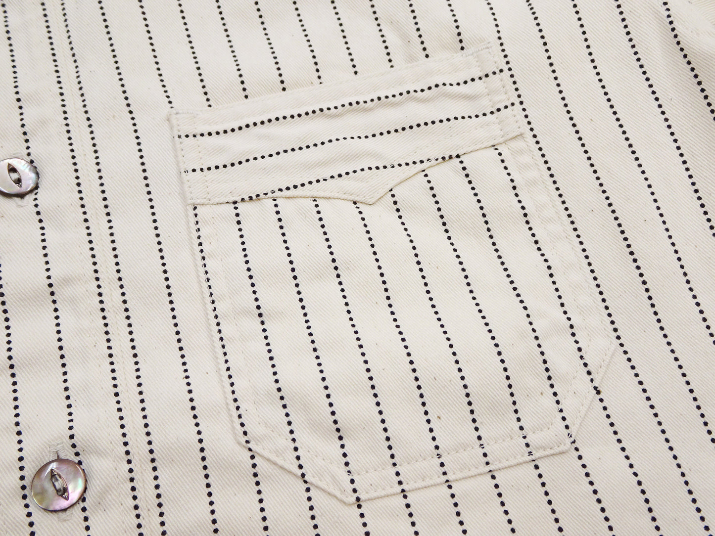 Sugar Cane Men's Short Sleeve Ecru Wabash Stripe Work Shirt 8.5 oz Cotton Twill Made in Japan (Fiction Romance SC37275 401A One-Wash)