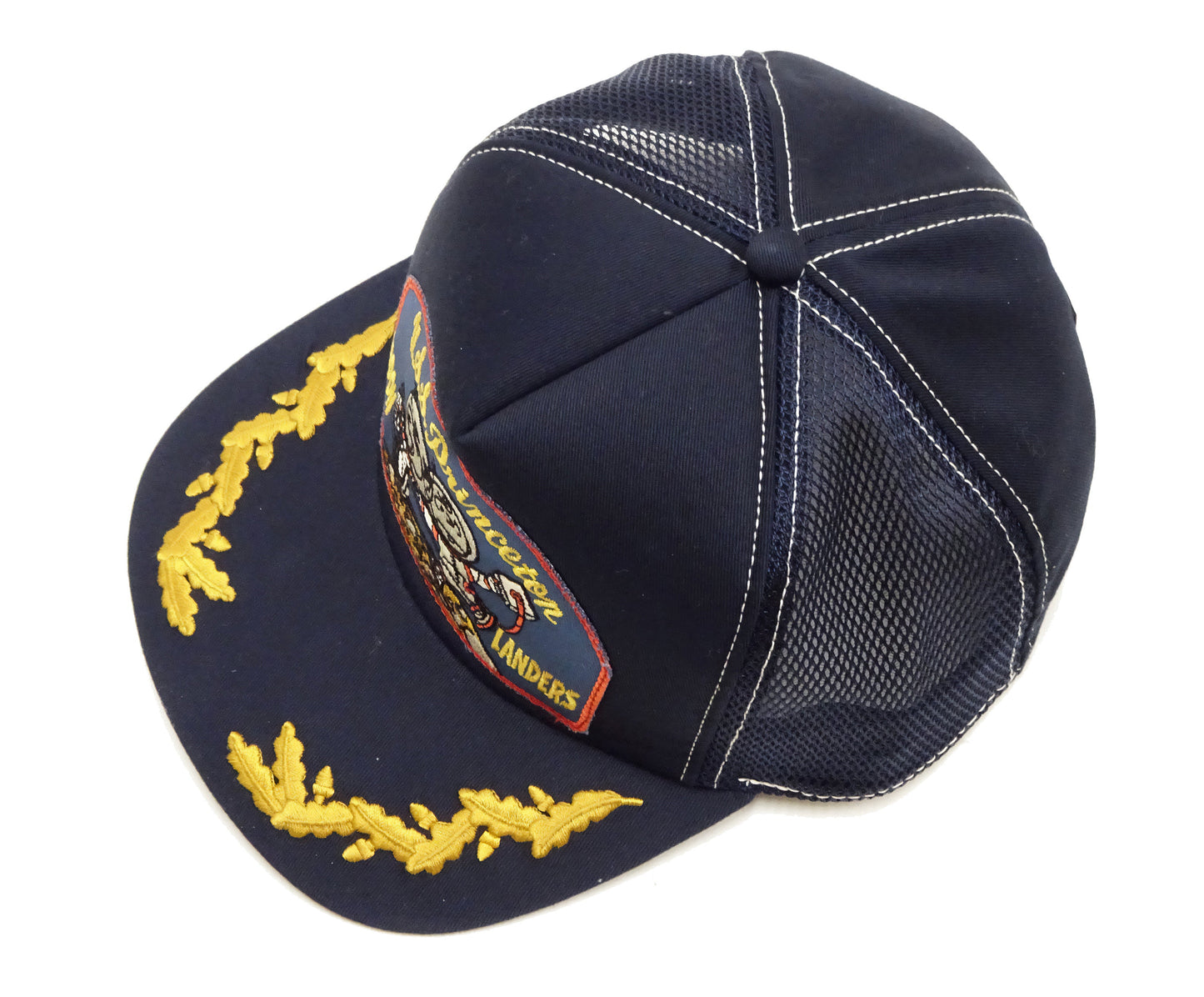 TOYS McCOY Men's SNOOPY Trucker Cap with Side Mesh Panels - Snapback Baseball Hat with Embroidered Patch and Visor Embroidery, Made in Japan (TMA2607 120 Dark Navy)